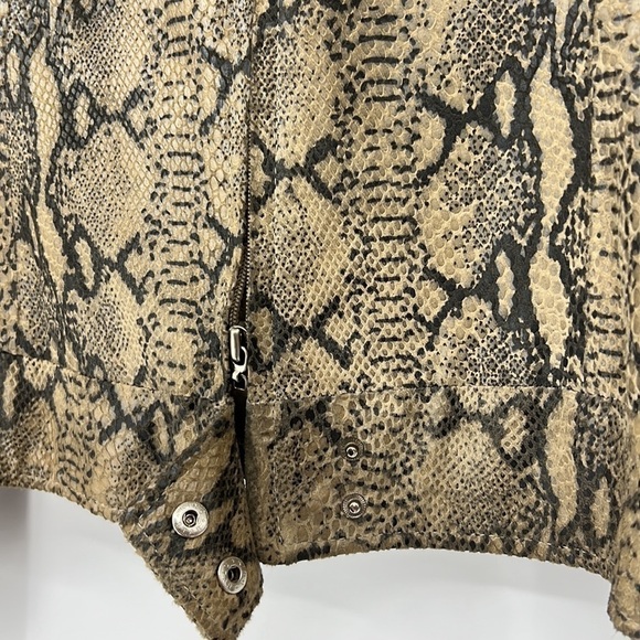 𝅺Rogue Genuine Leather Printed Snakeskin Zip Up Cropped Jacket Size L - Picture 6 of 15
